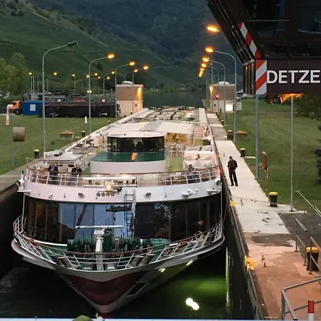 公寓 Ferienweingut Matthias Loewen