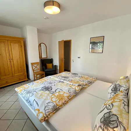 公寓 Ferienweingut Matthias Loewen *