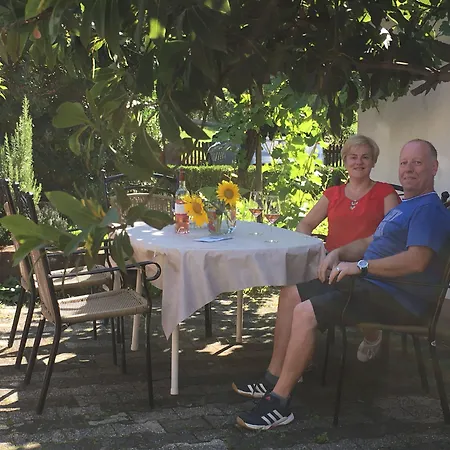 公寓 Ferienweingut Matthias Loewen *